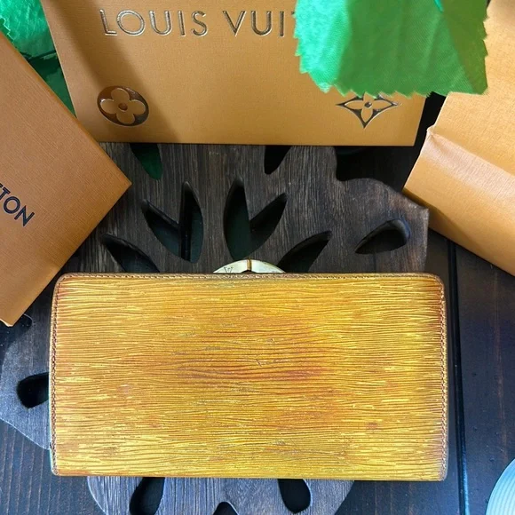 Louis Vuitton Epi Kisslock Long Yellow Gold Wallet - Picture 4 of 12